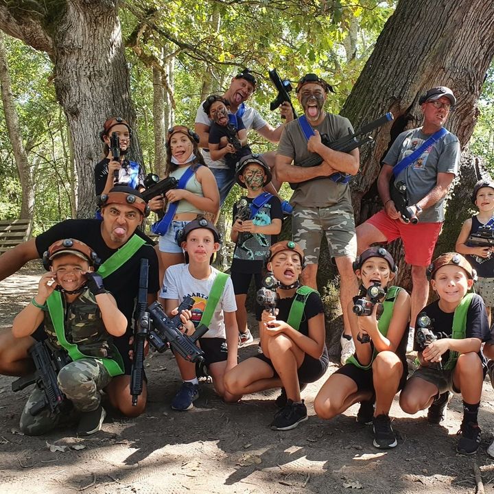 A group of kids with laser tag guns